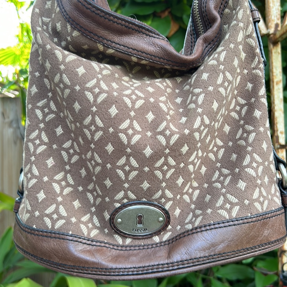 Fossil brown leather trimmed canvas signature buckle strap distressed bucket bag - Picture 5 of 12